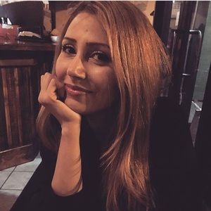 Meet your Posher, Alona